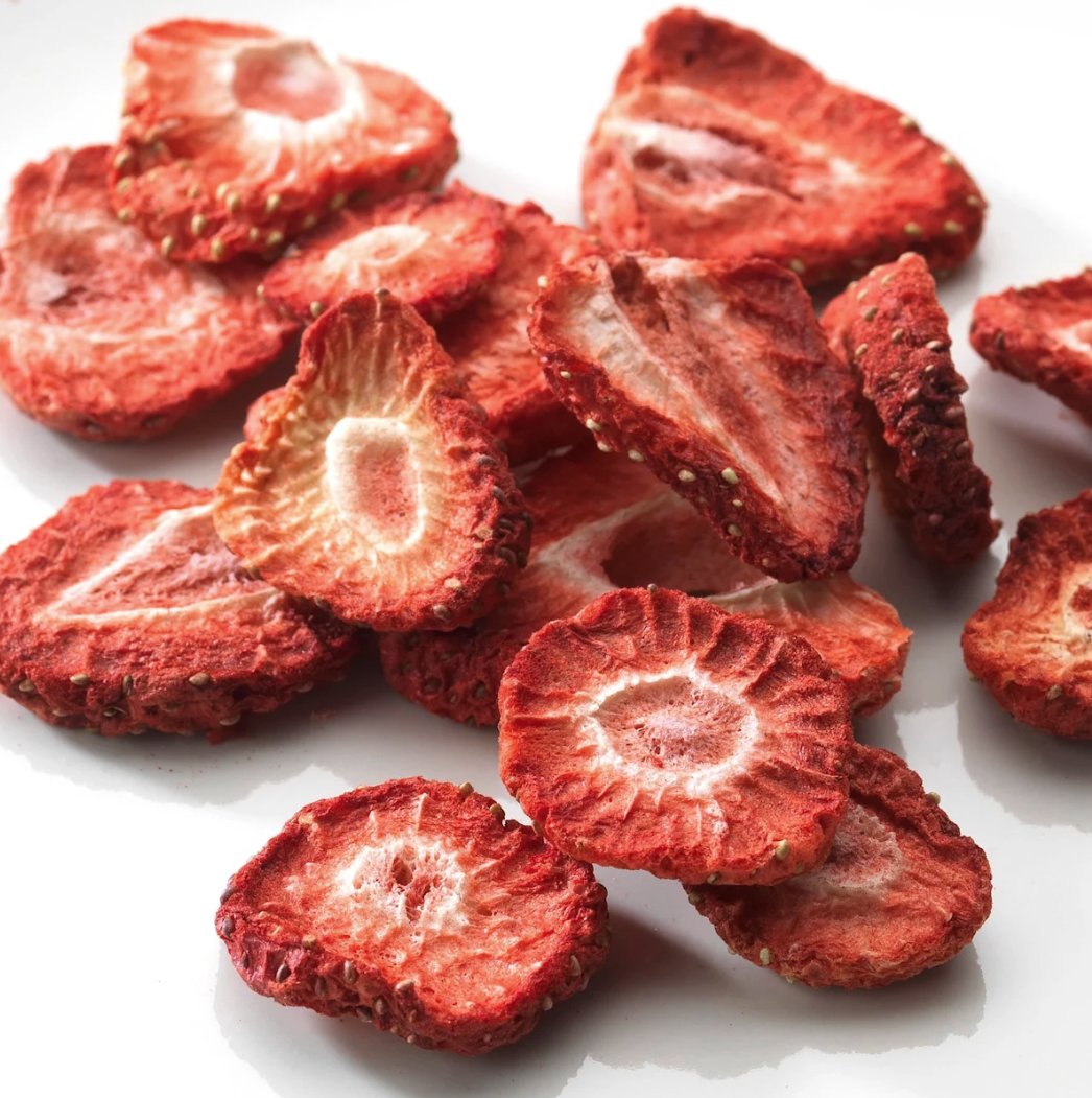 dmBio dried fruit, freeze-dried strawberry slices, 25 g